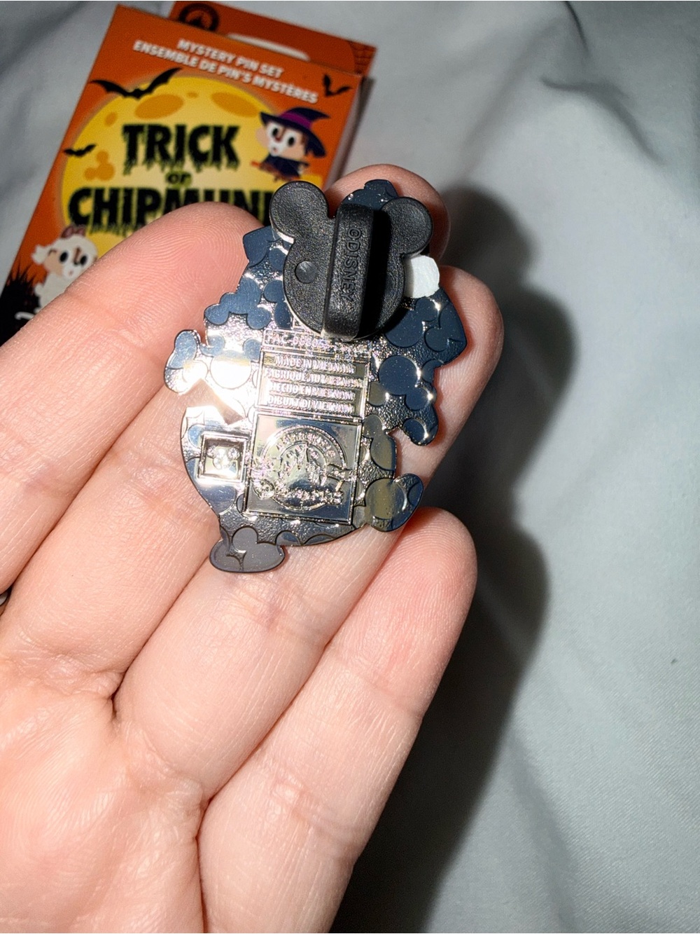 Disney Trick or Chipmunk pin - Pumpkin Chip - Picture 2 of 2